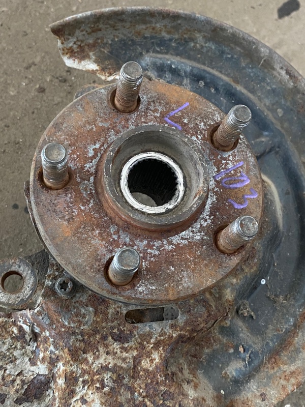 Кулак поворотный Toyota carina 1993 ST190