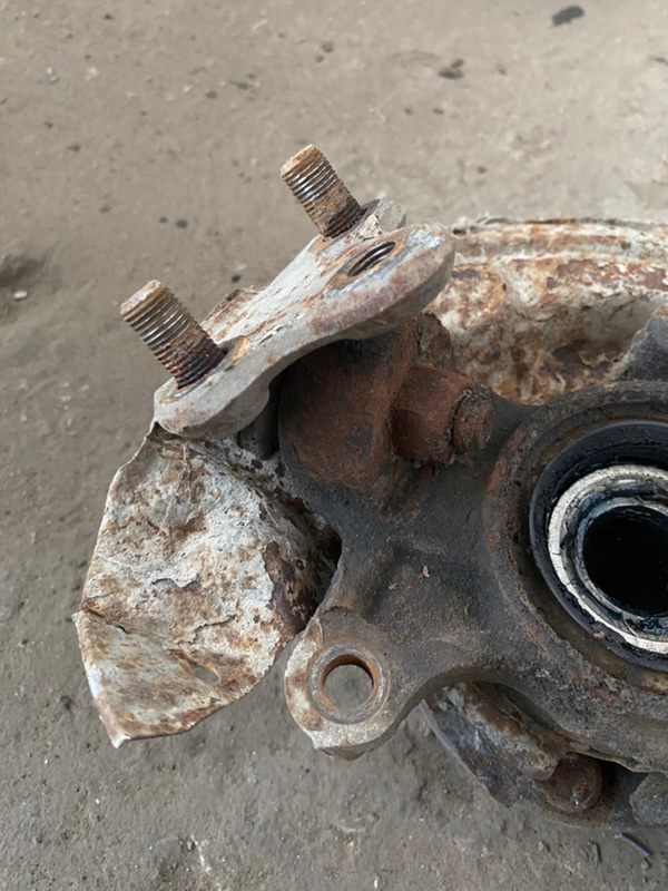 Кулак поворотный Toyota carina 1993 ST190