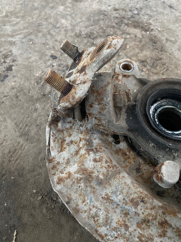 Кулак поворотный Toyota carina 1993 ST190