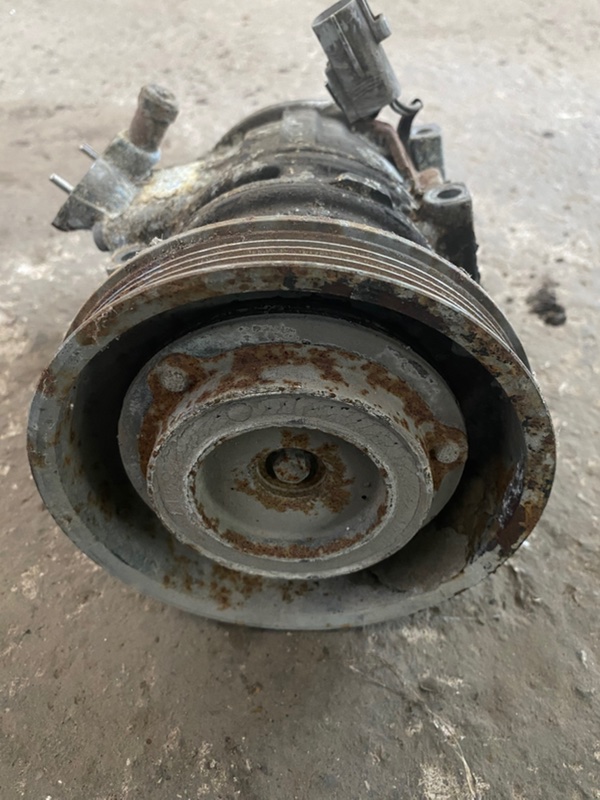 Компрессор кондиционера Toyota carina 1993 ST190
