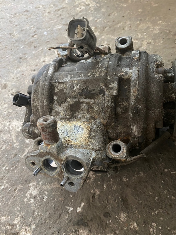 Компрессор кондиционера Toyota carina 1993 ST190