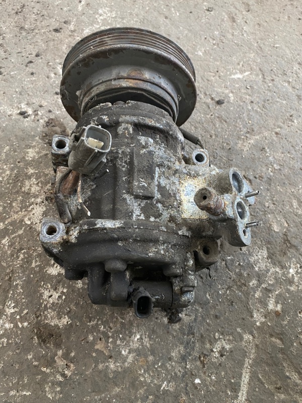 Компрессор кондиционера Toyota carina 1993 ST190