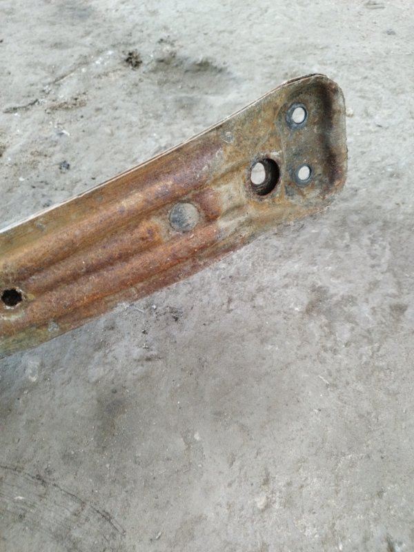 Поперечина КПП Toyota carina 1993 ST190