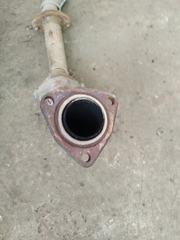 Приемная труба глушителя Toyota carina 1993 ST190