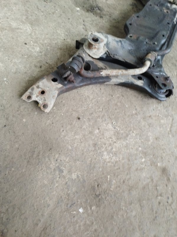 Балка подвески Toyota carina 1993 ST190