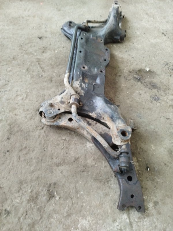 Балка подвески Toyota carina 1993 ST190