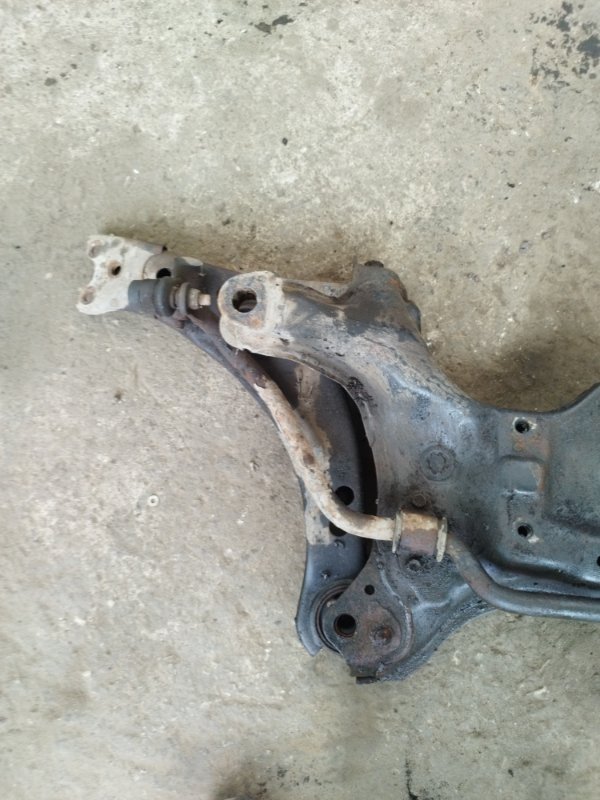 Балка подвески Toyota carina 1993 ST190