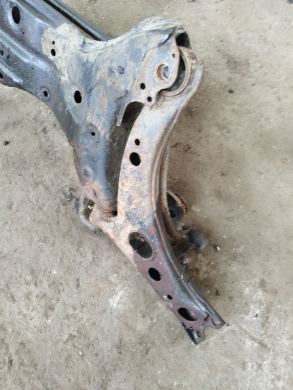 Балка подвески Toyota carina 1993 ST190