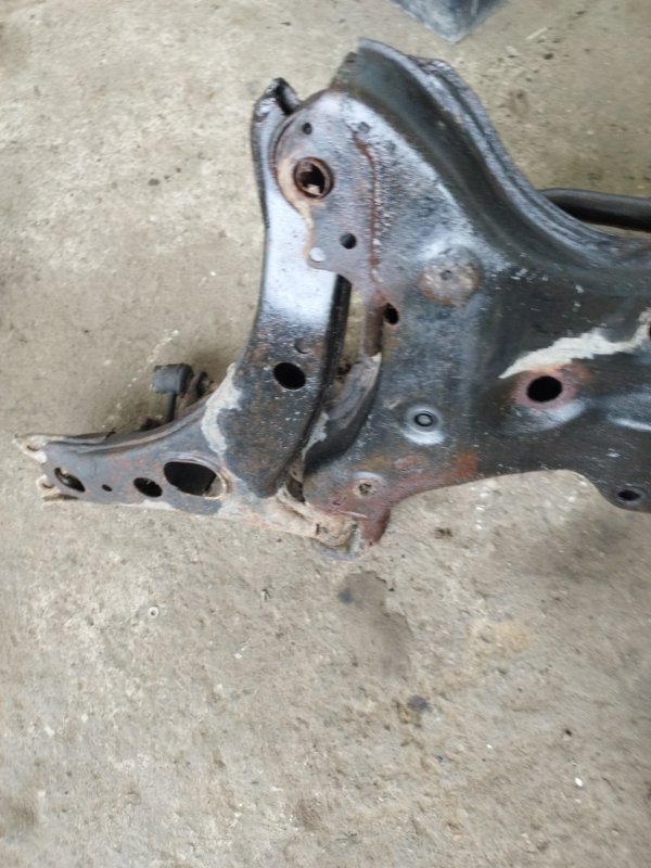 Балка подвески Toyota carina 1993 ST190