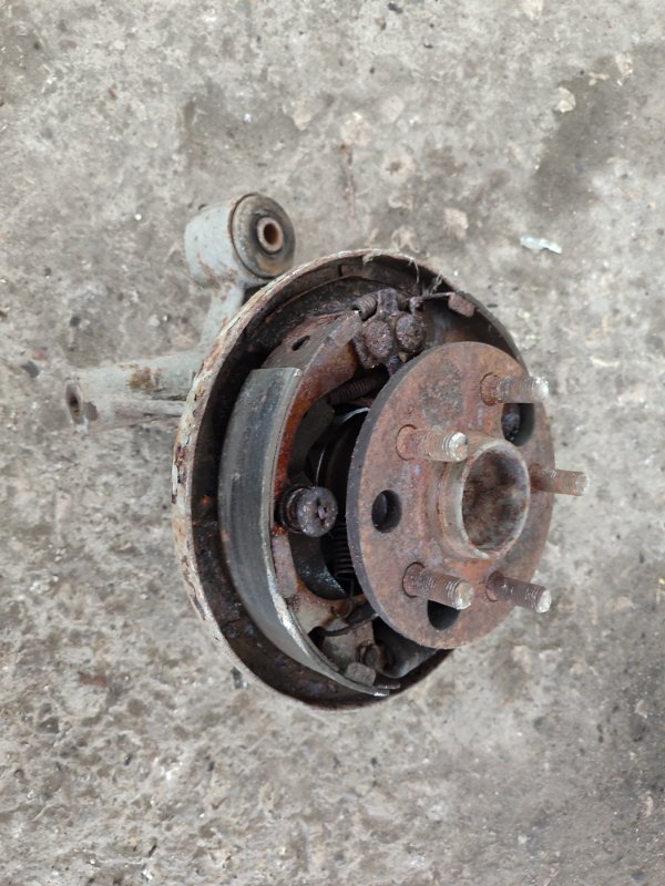 Кулак поворотный Toyota carina 1993 ST190