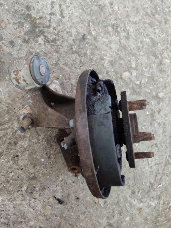 Кулак поворотный Toyota carina 1993 ST190