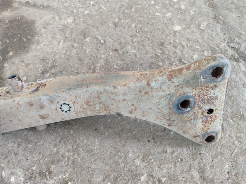 Балка подвески Toyota carina 1993 ST190