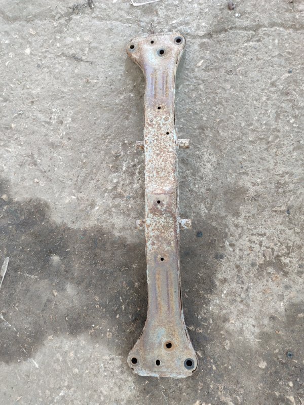 Балка подвески Toyota carina 1993 ST190
