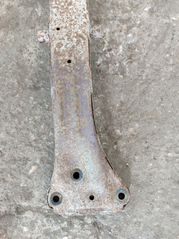 Балка подвески Toyota carina 1993 ST190