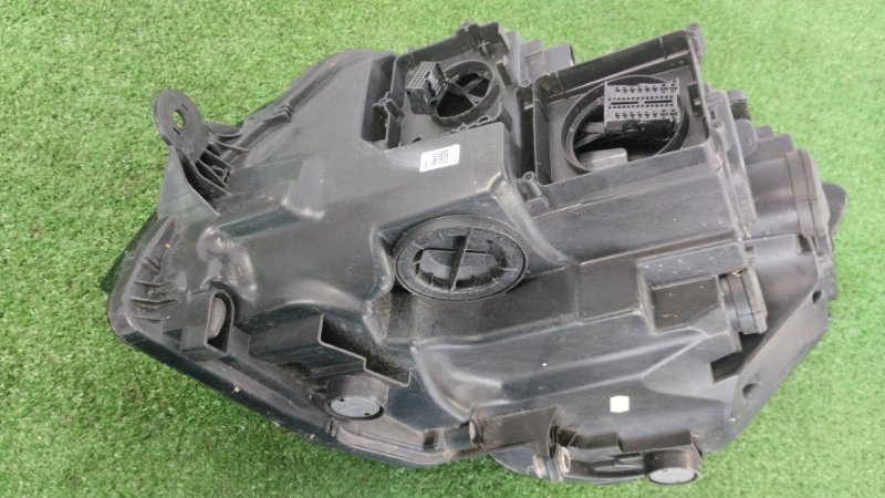 Фара Volkswagen Multivan V6