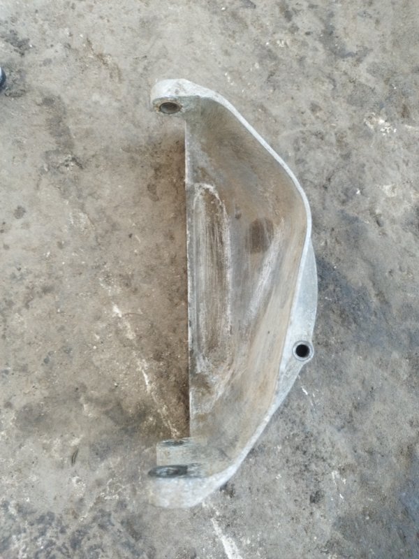 Кожух маховика Toyota carina 1993 ST190