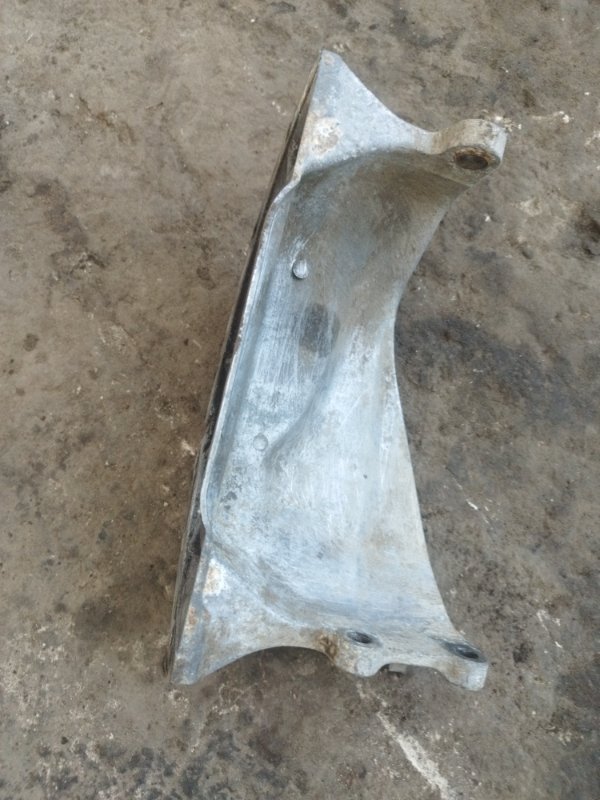 Кожух маховика Toyota carina 1993 ST190
