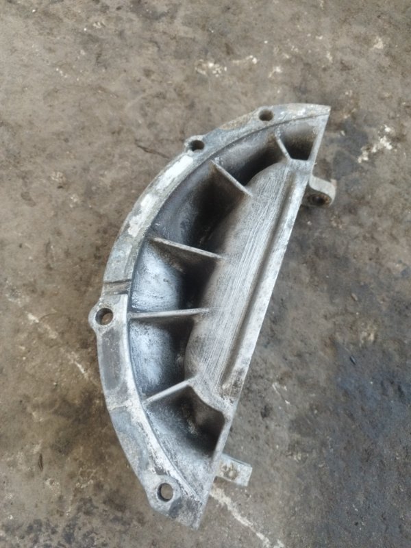 Кожух маховика Toyota carina 1993 ST190