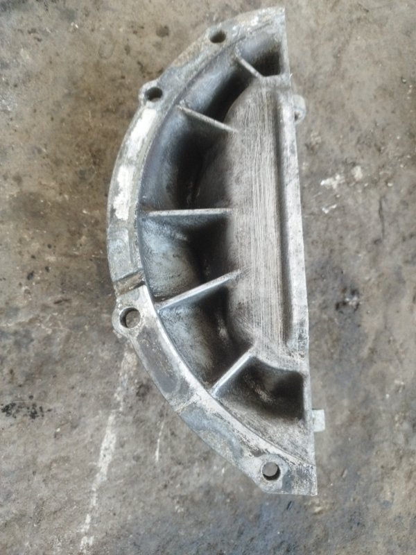 Кожух маховика Toyota carina 1993 ST190