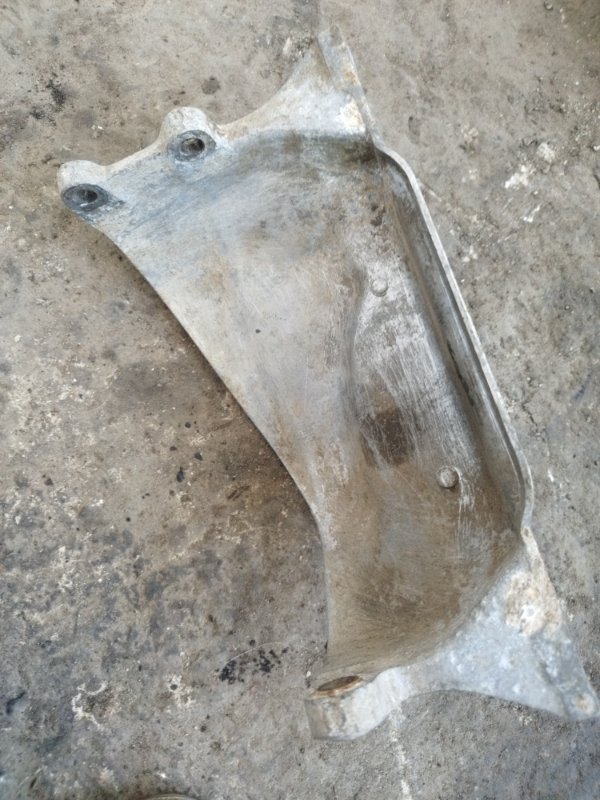 Кожух маховика Toyota carina 1993 ST190