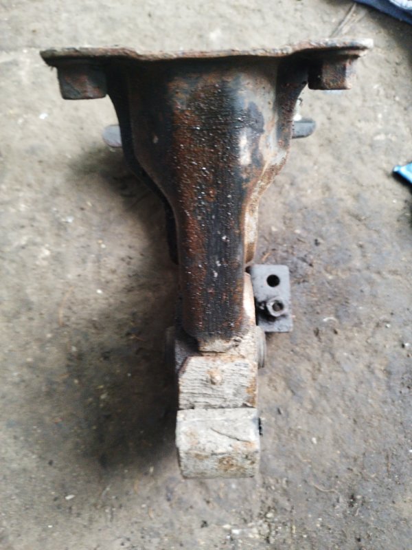 Подушка двигателя Toyota carina 1993 ST190