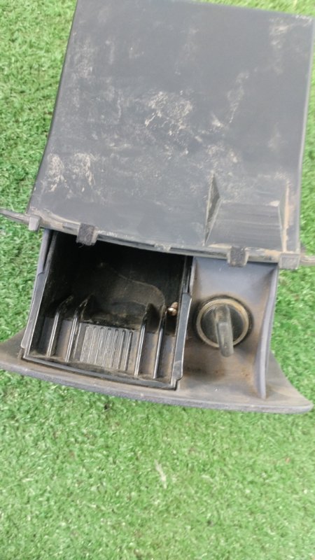 Пепельница Ford Courier