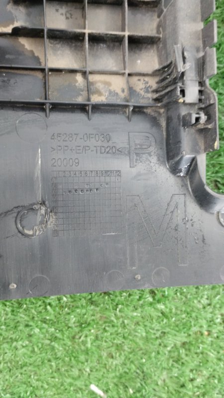Кожух рулевой колонки Toyota Verso 2009 ZGR21L-GRXEPW