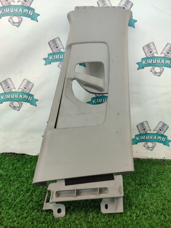 Накладка на стойку кузова Toyota Verso 2009 ZGR21L-GRXEPW