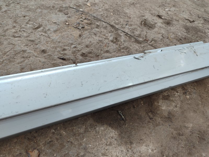 Накладка на порог салона Toyota Verso 2009 ZGR21L-GRXEPW