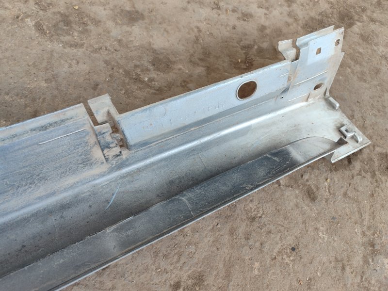 Накладка на порог салона Toyota Verso 2009 ZGR21L-GRXEPW