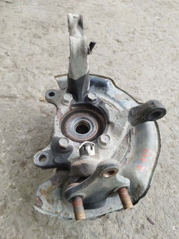 Кулак поворотный Toyota Verso 2009 ZGR21L-GRXEPW