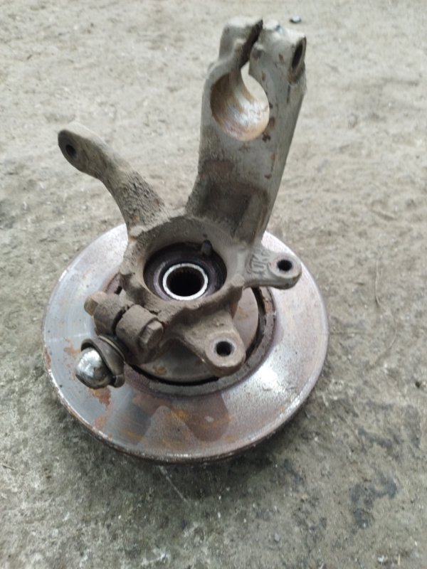 Кулак поворотный Ford Fusion 2006