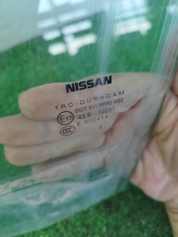 Стекло двери NISSАN Almera 2014 G15