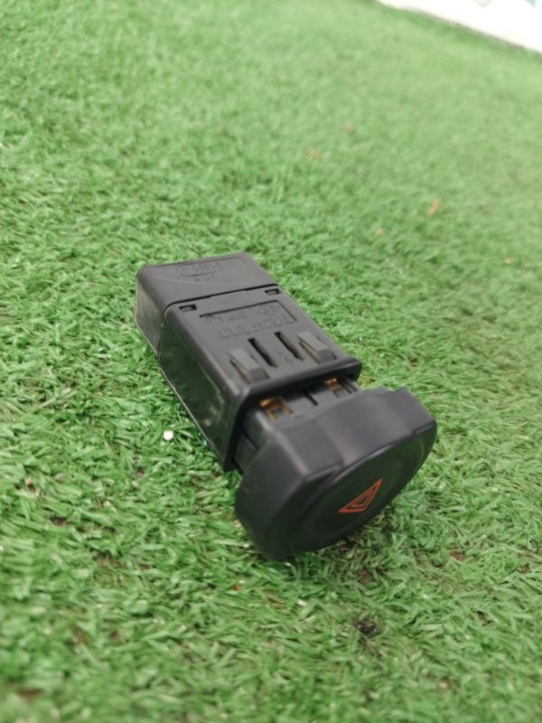 Кнопка аварийной сигнализации NISSАN Almera 2014 G15