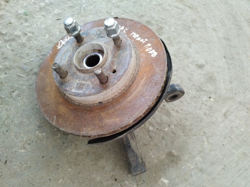 Кулак поворотный Mazda Demio DY5W