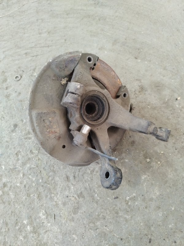 Кулак поворотный Mazda Demio DY5W