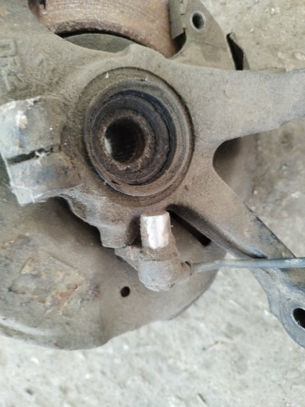 Кулак поворотный Mazda Demio DY5W