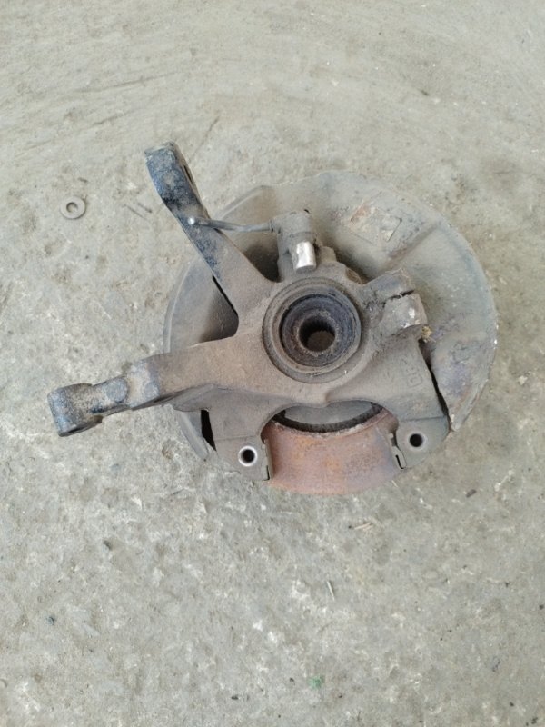 Кулак поворотный Mazda Demio DY5W