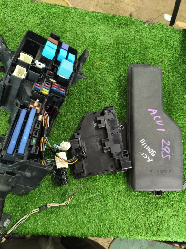 Блок предохранителей под капот Toyota Camry 2008 ACV 40