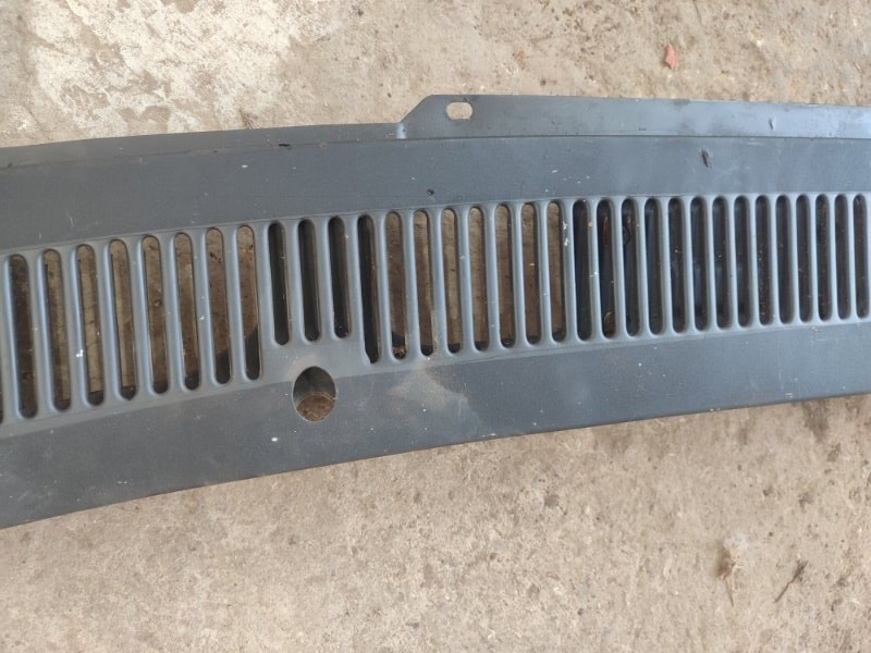 Решетка, жабо под дворники газ 31105 2006 105