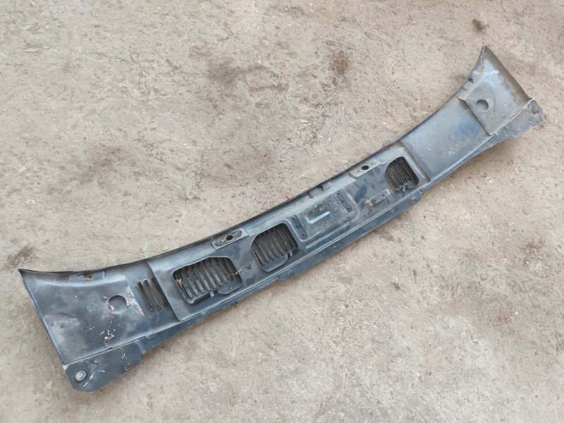 Решетка, жабо под дворники газ 31105 2006 105