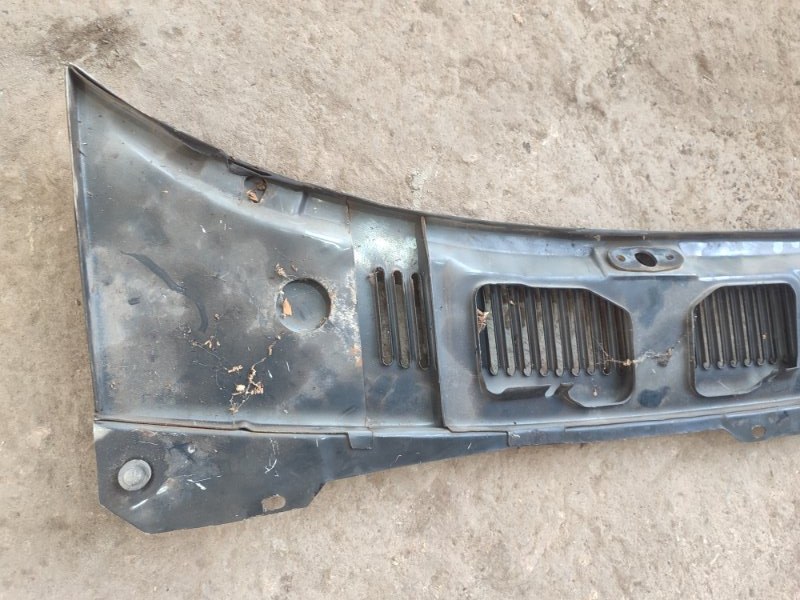 Решетка, жабо под дворники газ 31105 2006 105