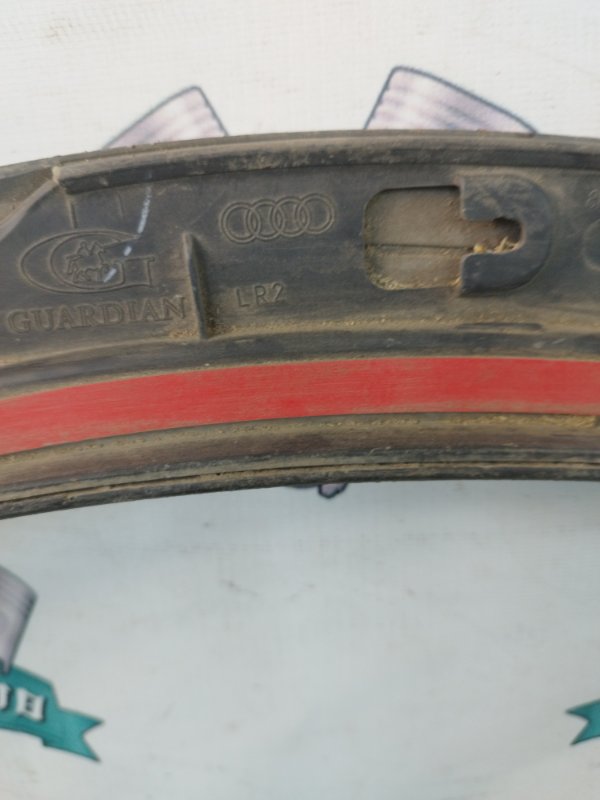 Молдинг на крыло AUDI Q3