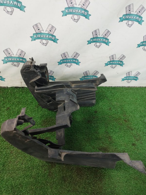 Накладка центральной консоли Mazda Mazda3 BK