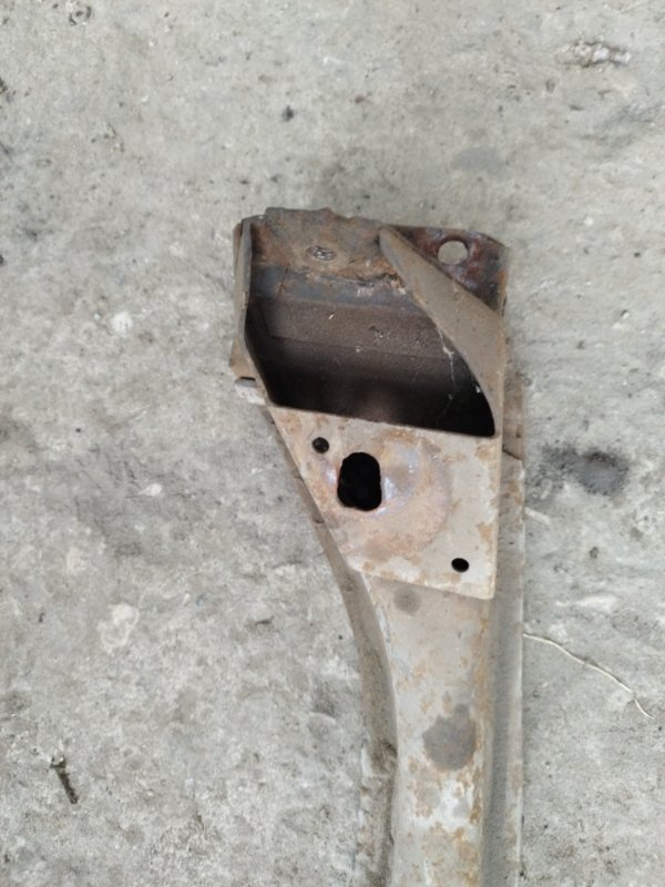 Балка продольная под ДВС лада 2103