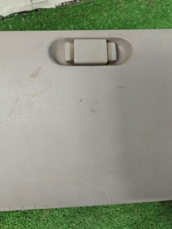 Бардачок Nissan Serena C23