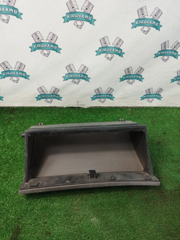 Бардачок Nissan Serena C23