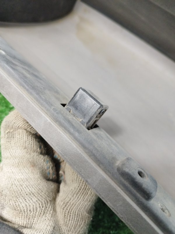 Бардачок Nissan Serena C23