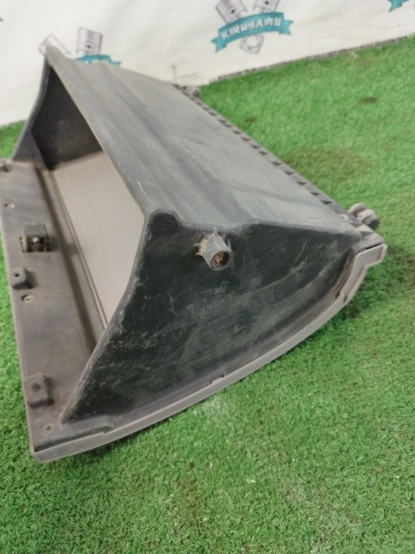 Бардачок Nissan Serena C23