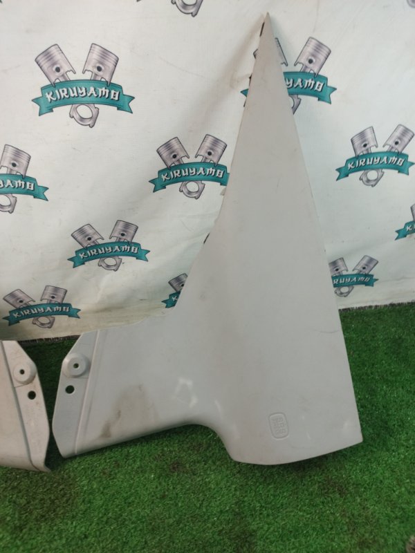 Накладка на стойку кузова Mazda Mazda3 BK